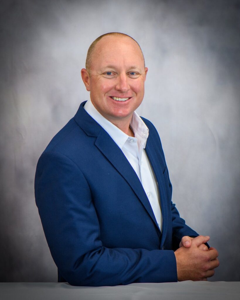 Headshot of Eric Risner